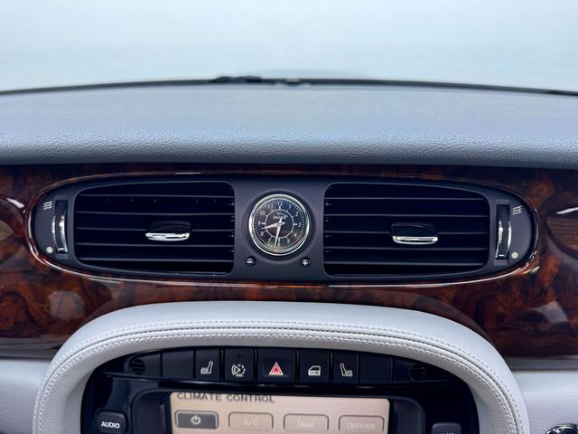 Jaguar XJ 2005 thumb 10