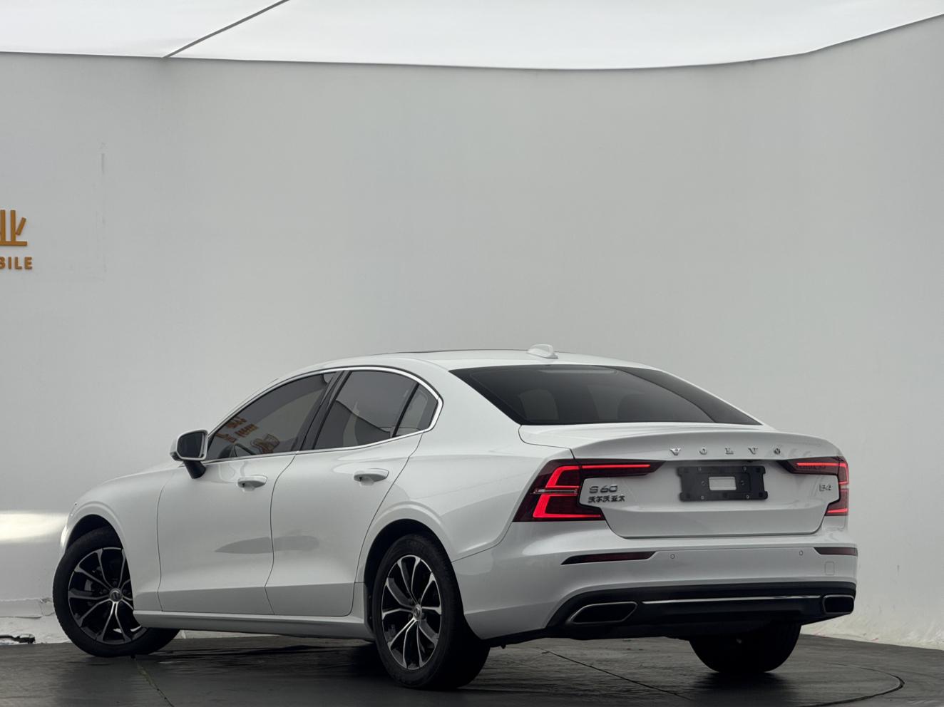 Volvo S60 2022 thumb 2