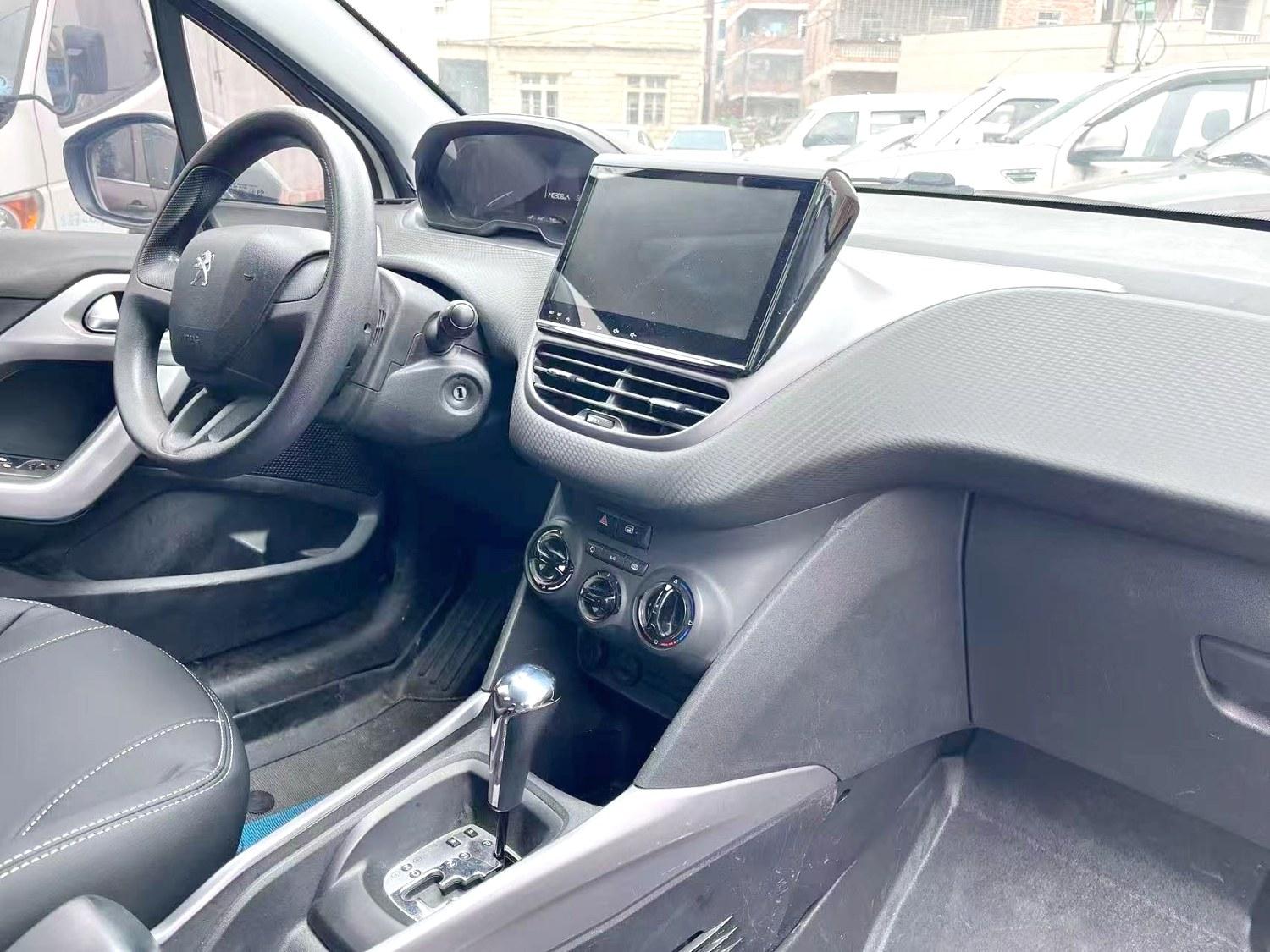 Peugeot 2008 2014 thumb 5