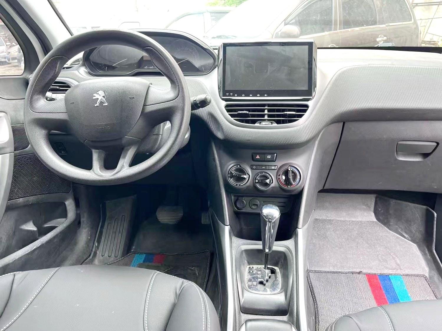 Peugeot 2008 2014 thumb 6