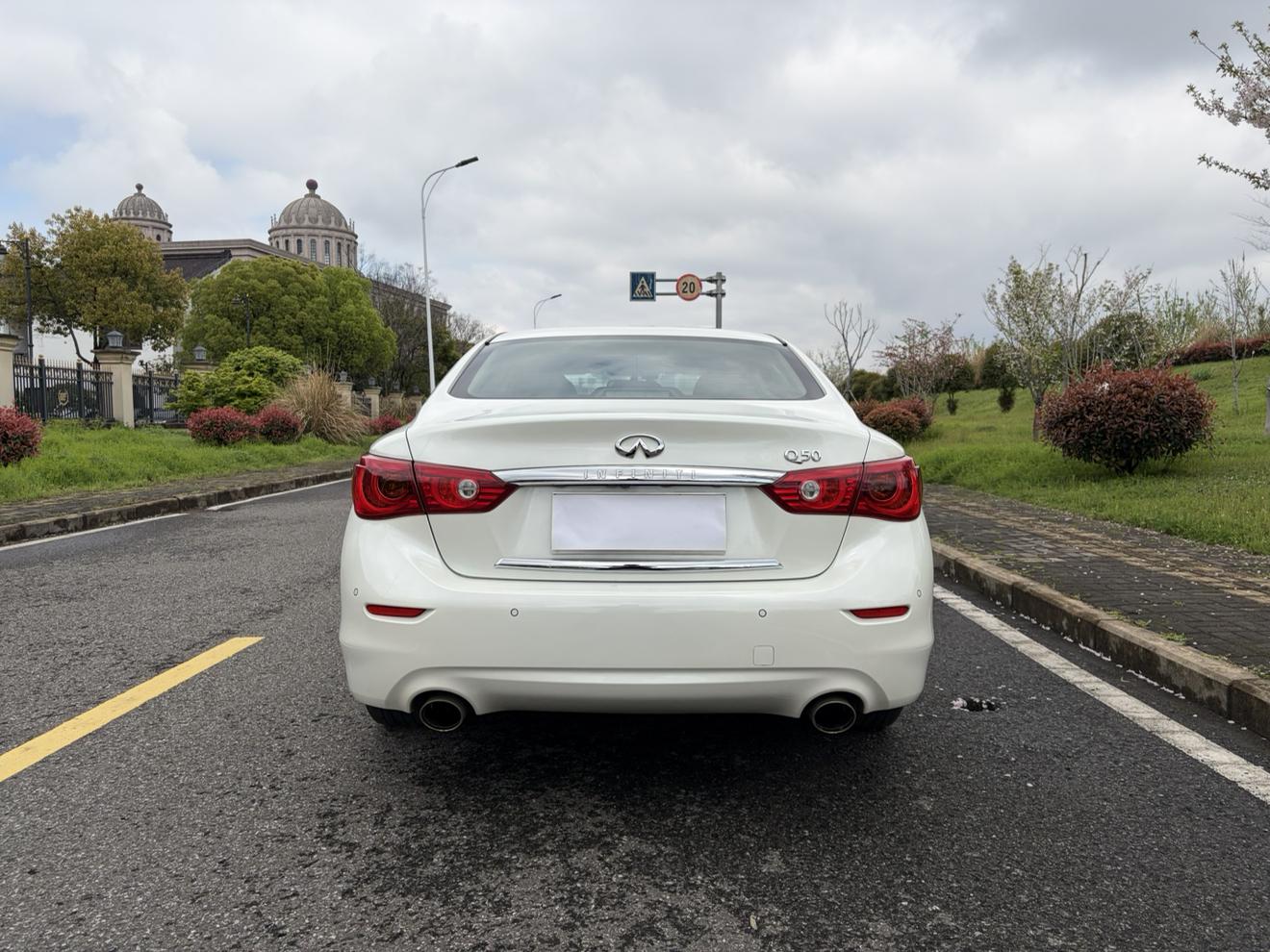 Infiniti Q50L 2016 thumb 4