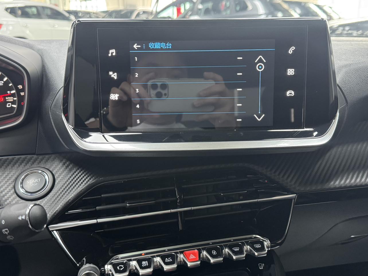 Peugeot 2008 2020 thumb 6