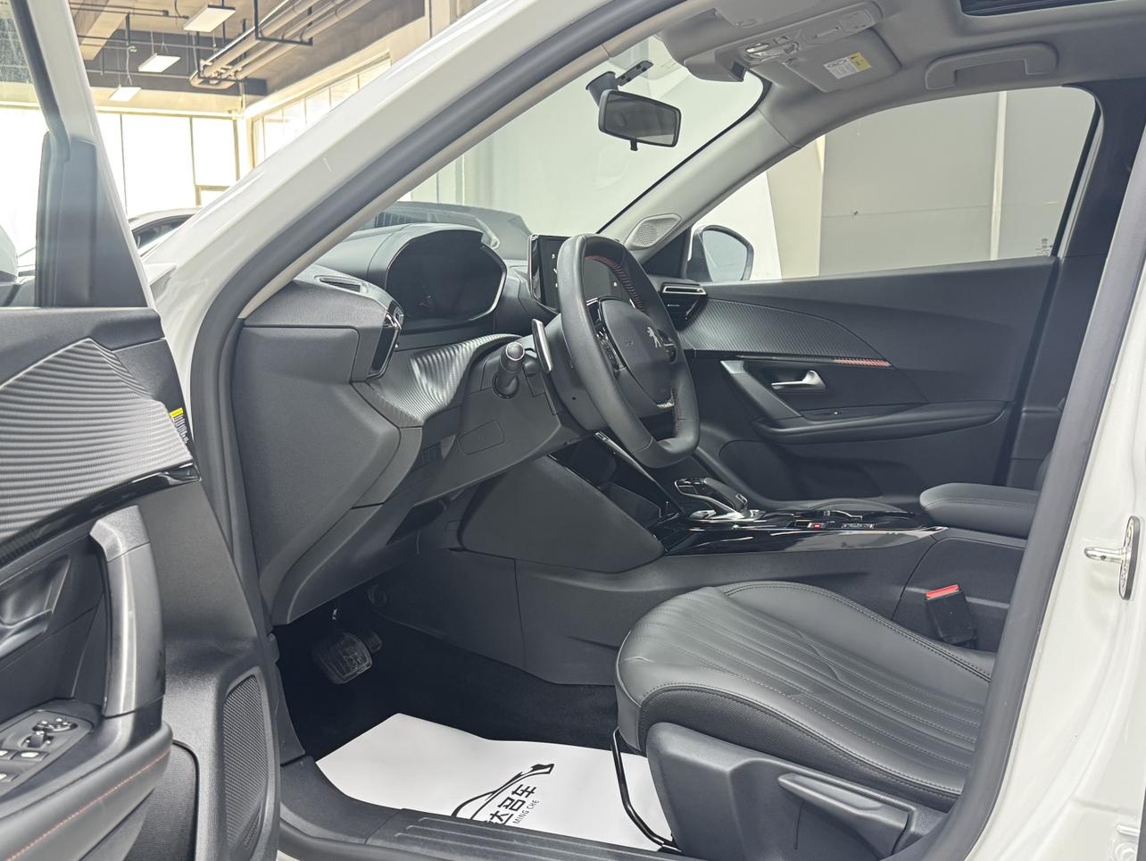 Peugeot 2008 2020 thumb 12