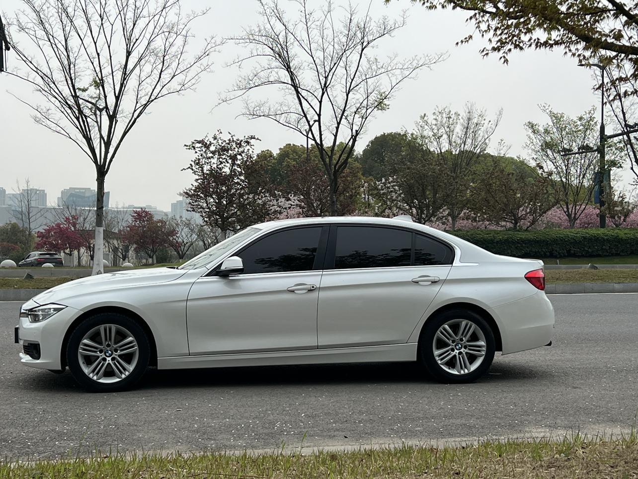 BMW 3 серии 2017 thumb 2