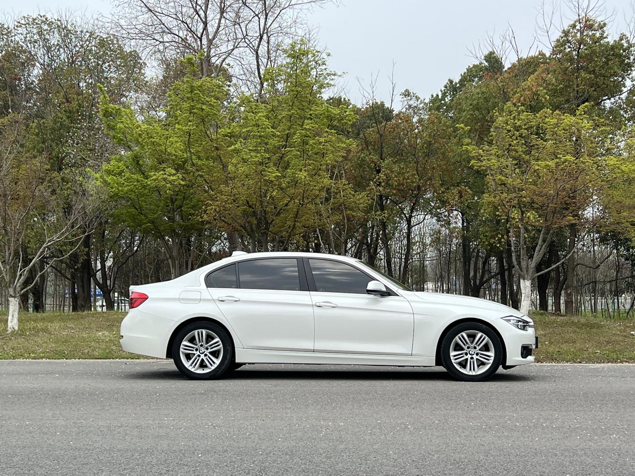 BMW 3 серии 2017 thumb 6