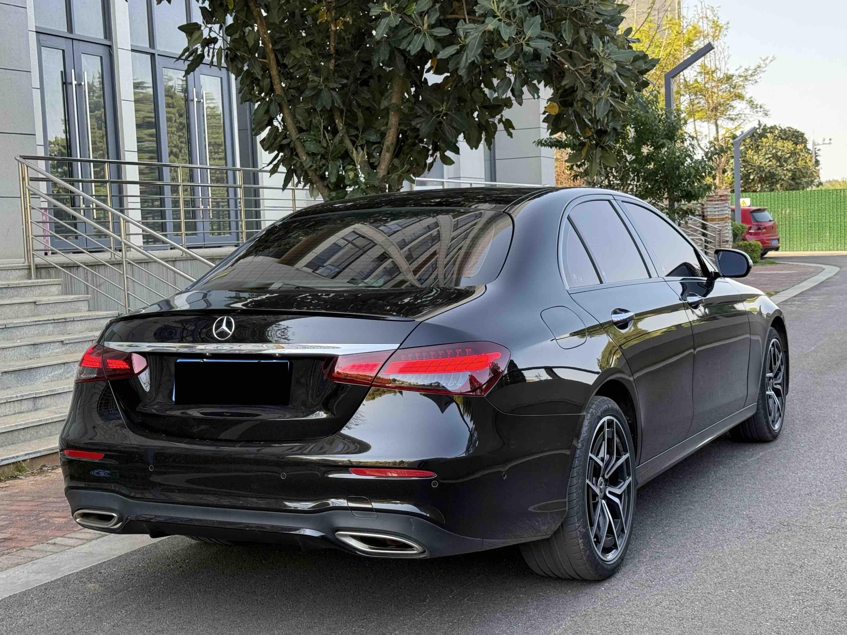 Mercedes-Benz E-Class 2023 thumb 2