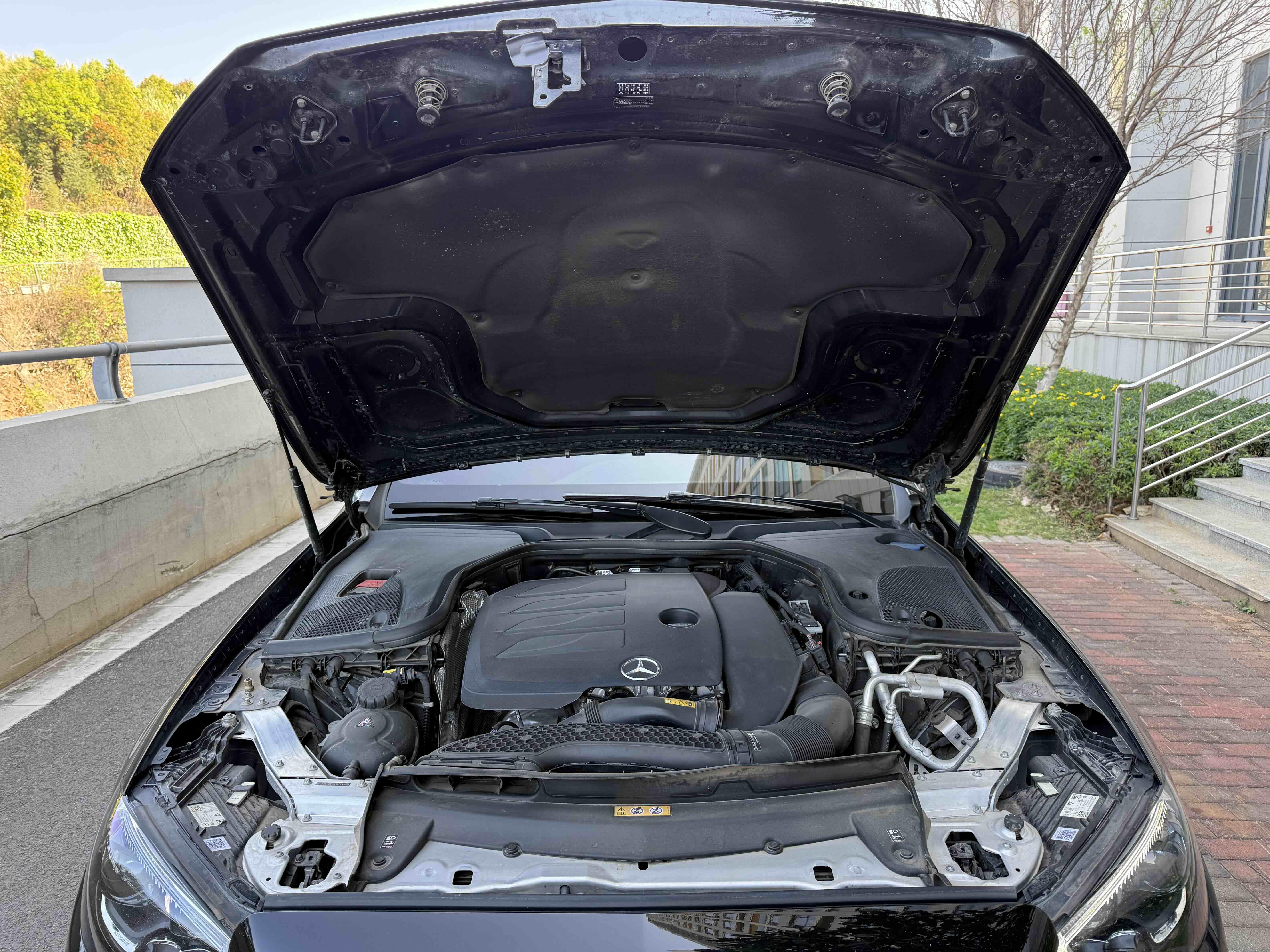 Mercedes-Benz E-Class 2023 thumb 3