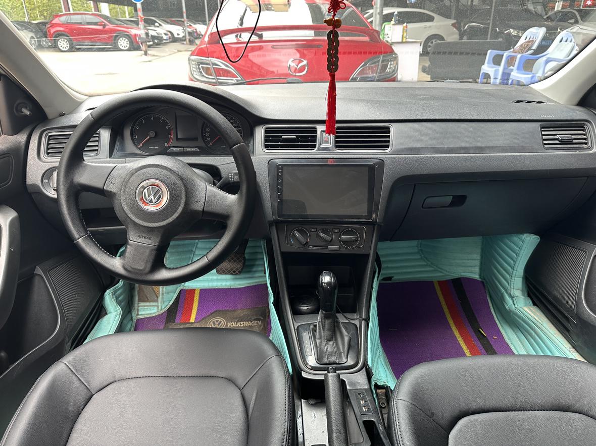 Volkswagen Santana 2013 thumb 4