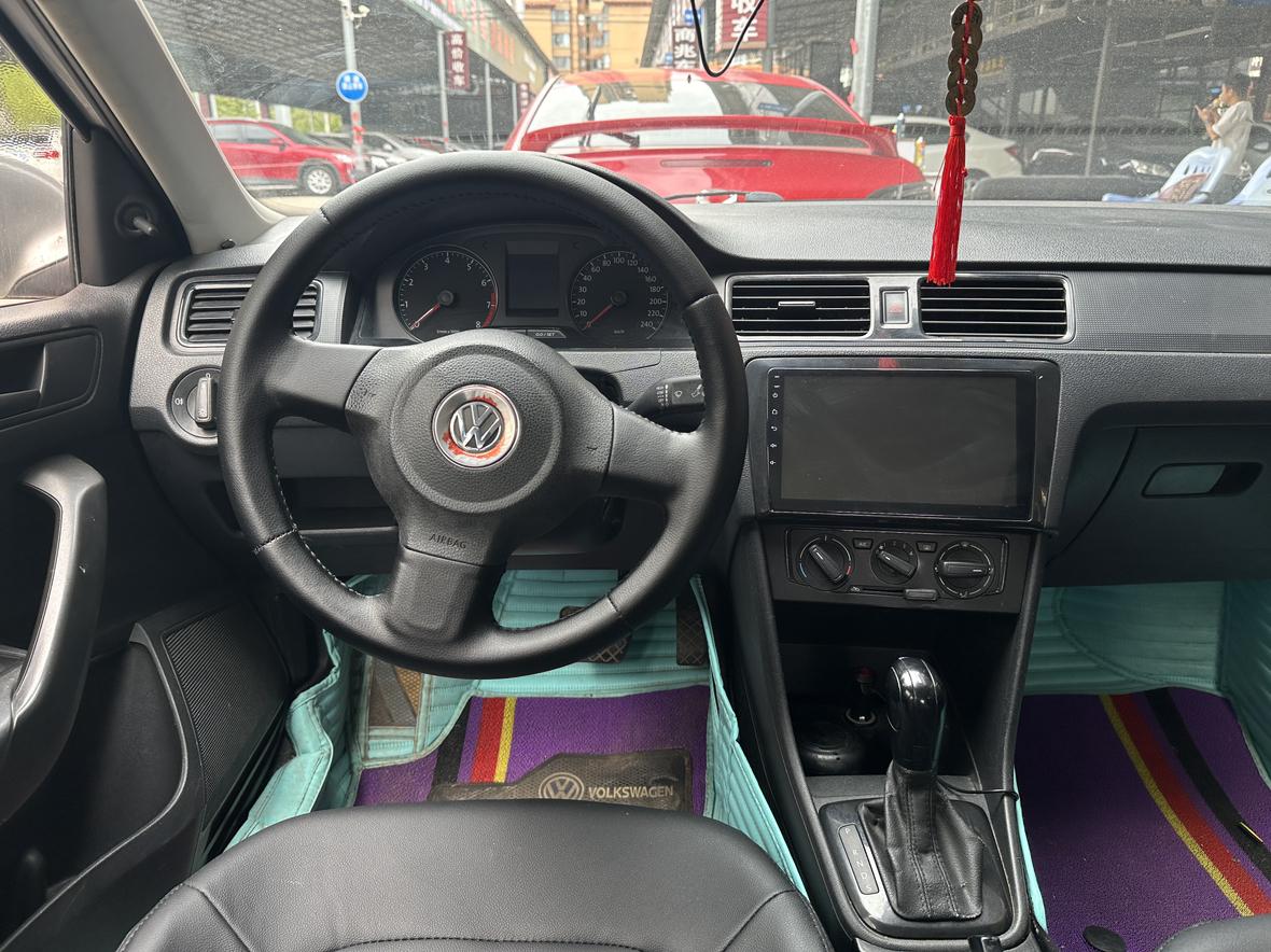Volkswagen Santana 2013 thumb 5