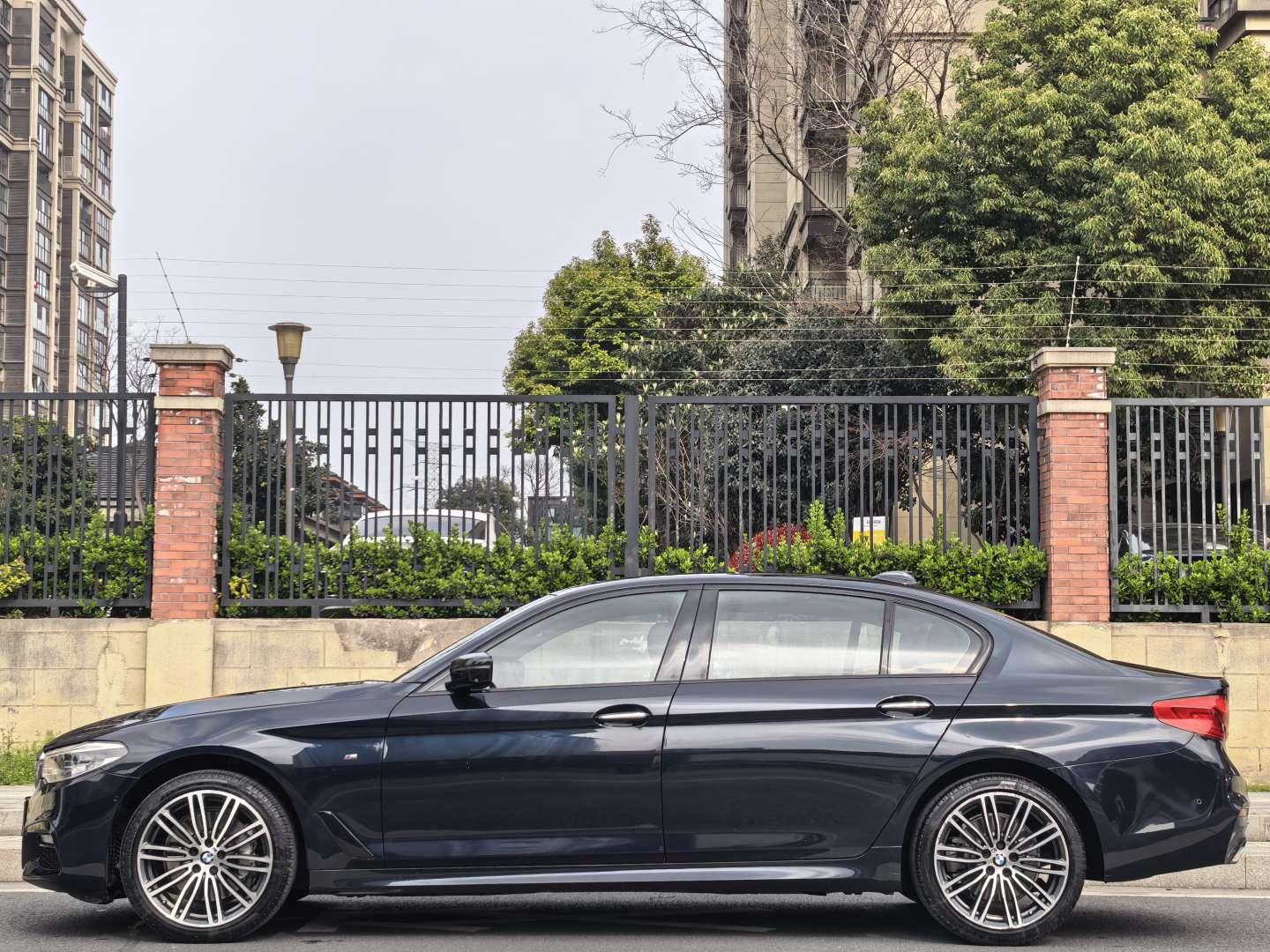 BMW 5 серии 2018 thumb 2