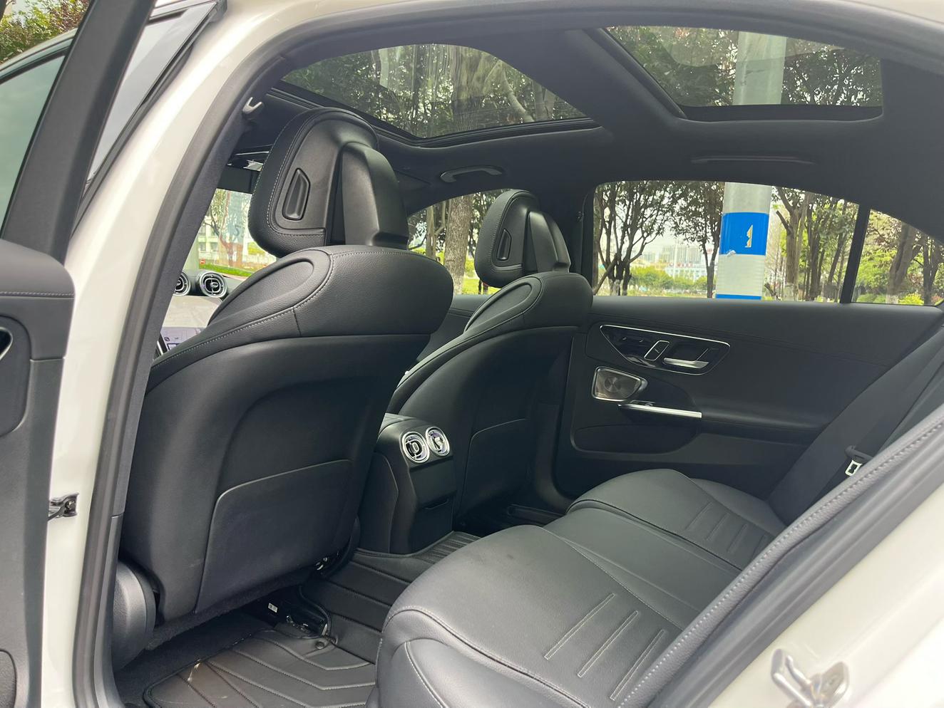 Mercedes-Benz C-Class 2024 thumb 7