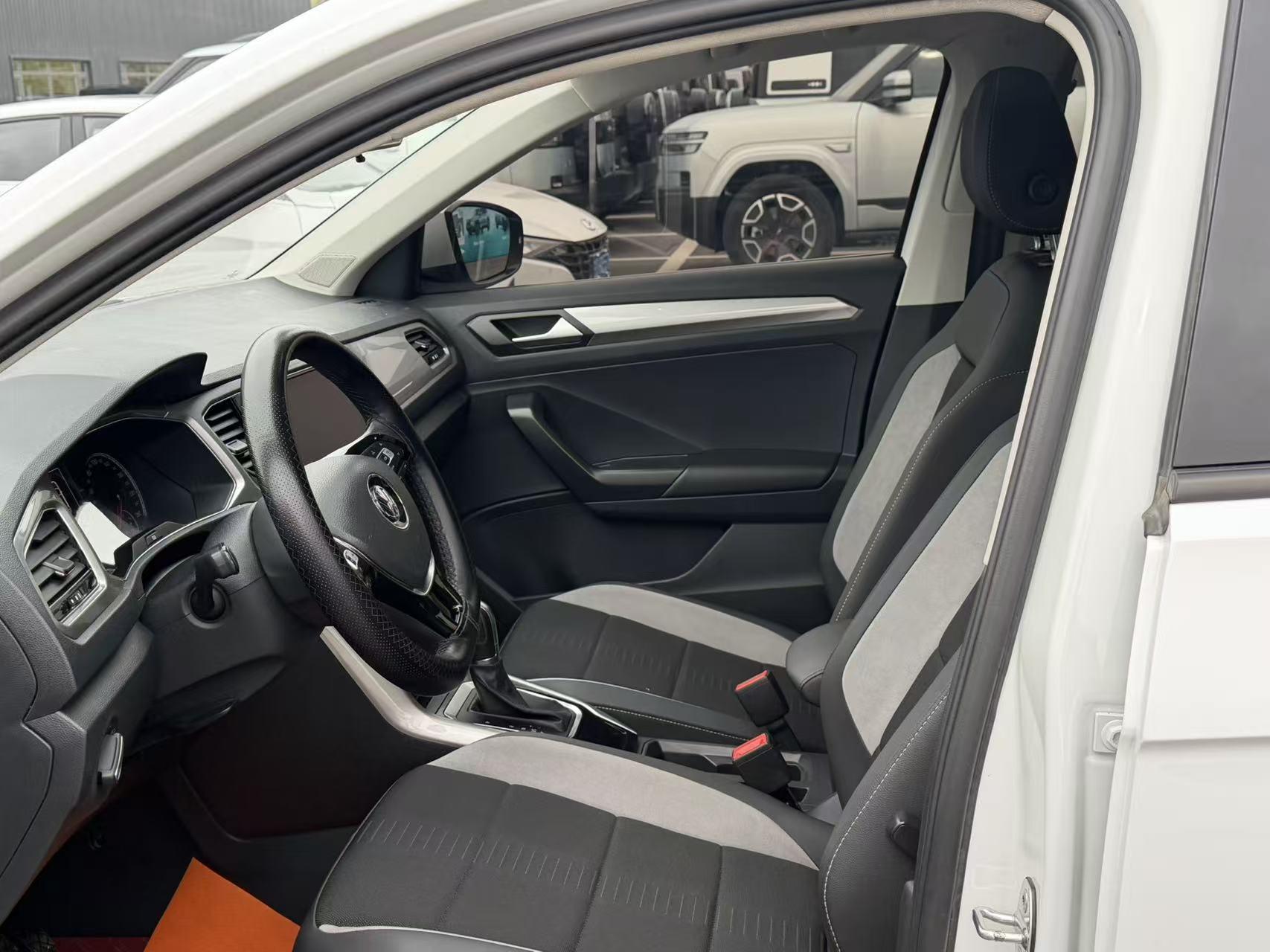 Volkswagen T-Roc 2020 thumb 6