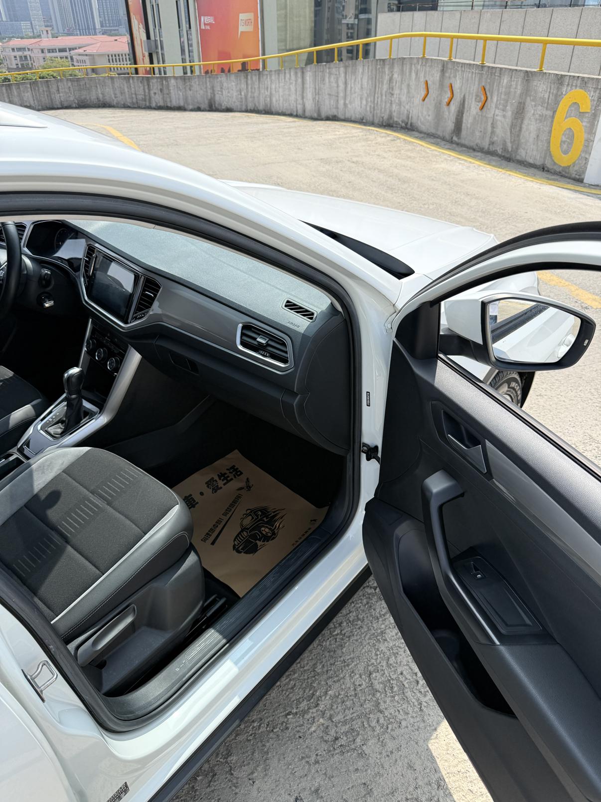 Volkswagen T-Roc 2019 thumb 5