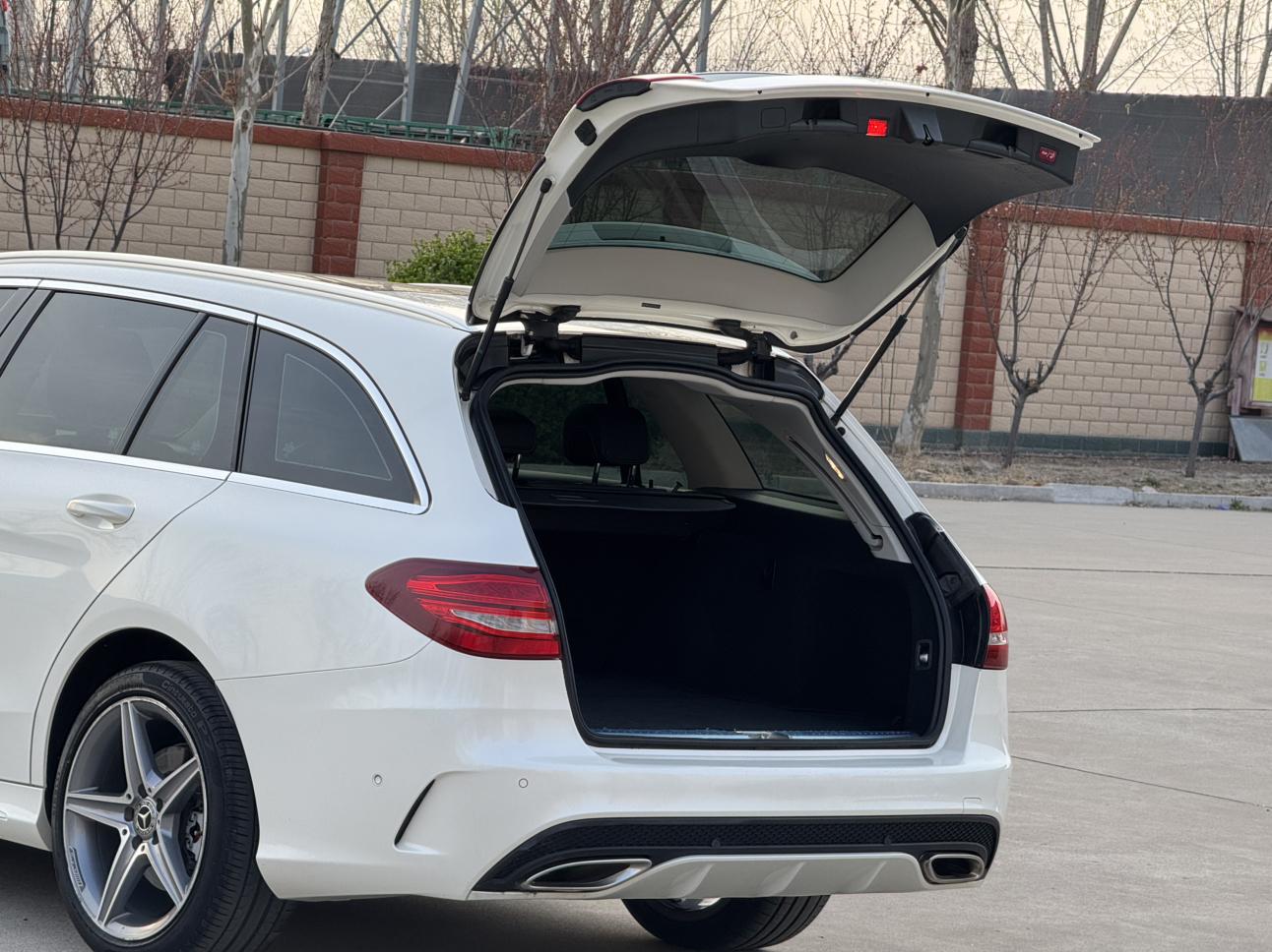 Mercedes-Benz C-Class 2017 thumb 5