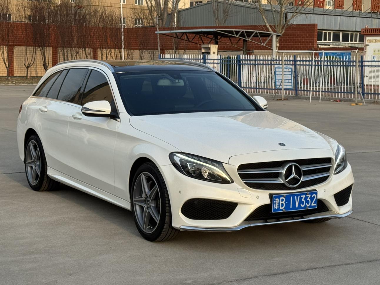 Mercedes-Benz C-Class 2017 thumb 11