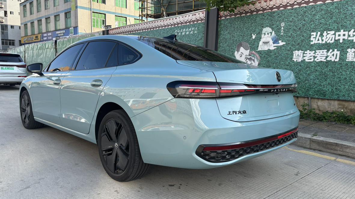 Volkswagen Passat 2024 thumb 2