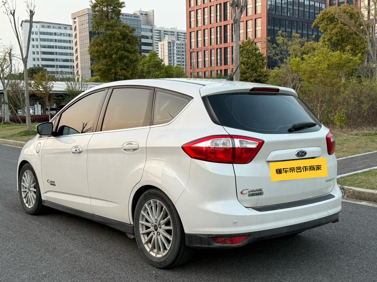 Ford C-MAX 2017 thumb 2