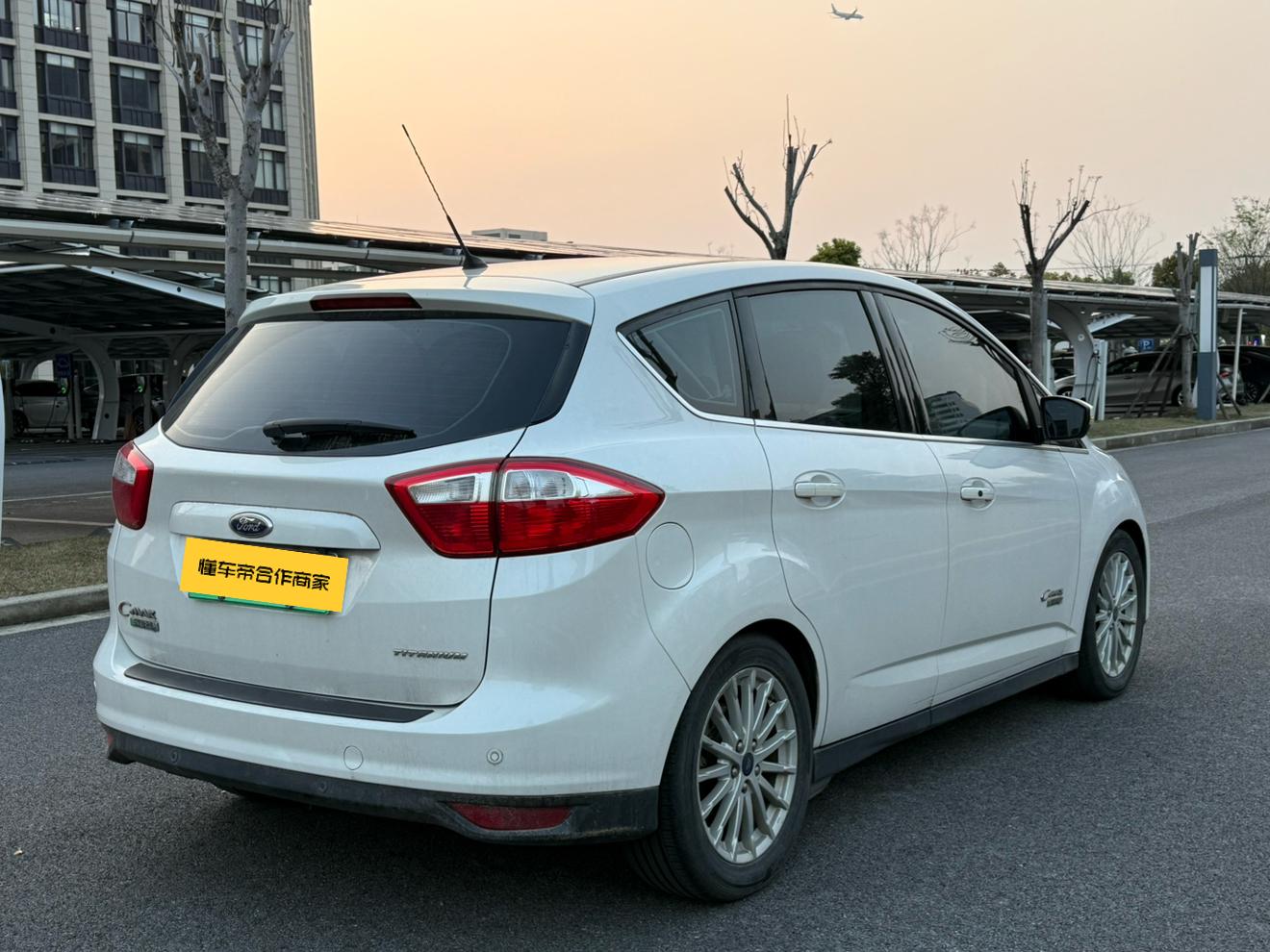 Ford C-MAX 2017 thumb 4