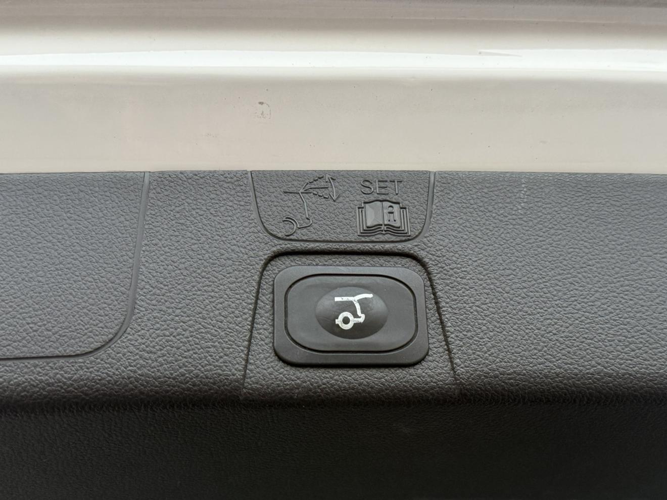 Ford C-MAX 2017 thumb 8