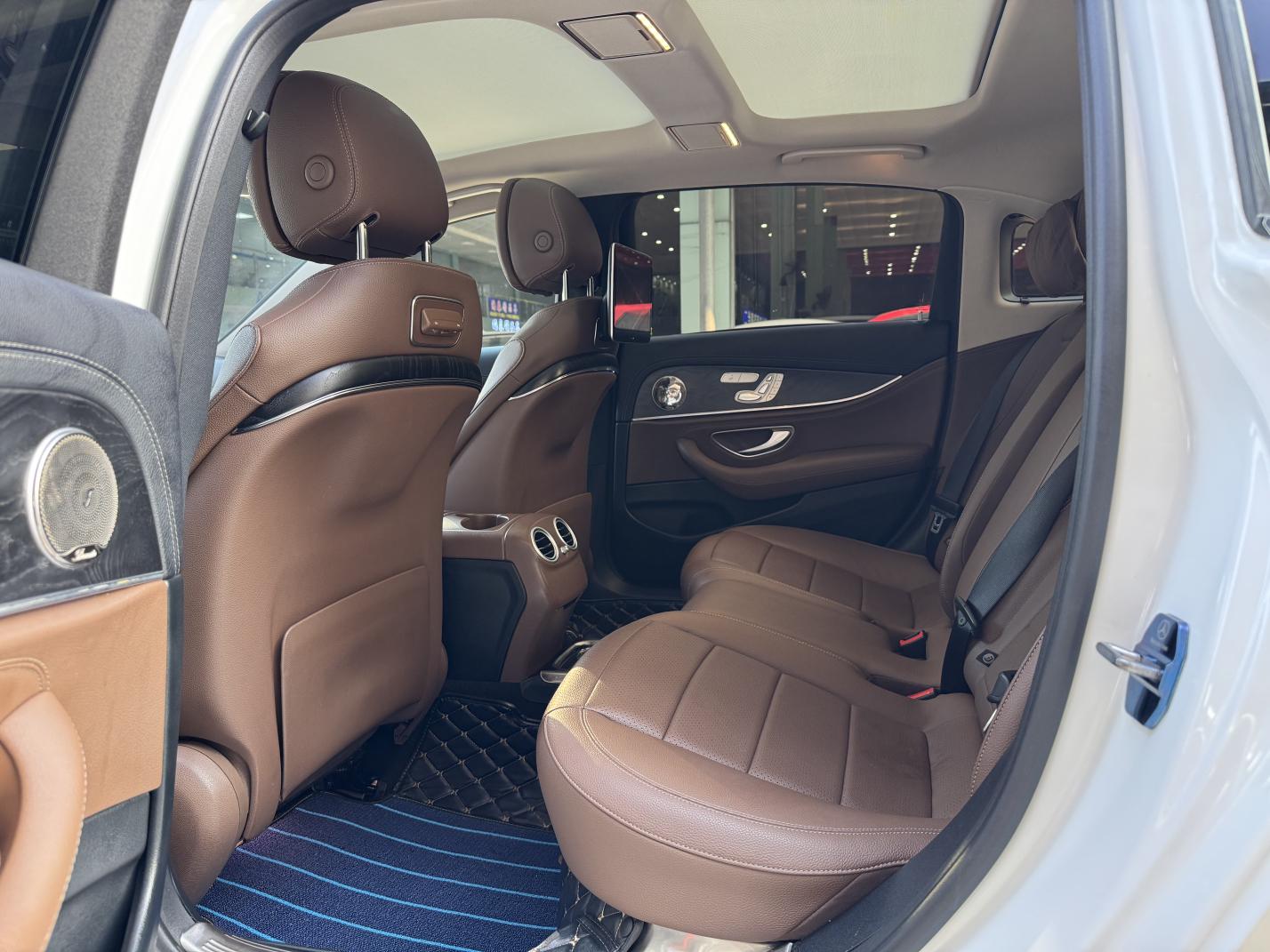Mercedes-Benz E-Class 2018 thumb 12