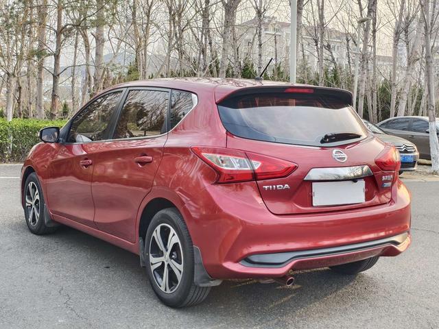 Nissan Tiida 2016 thumb 2