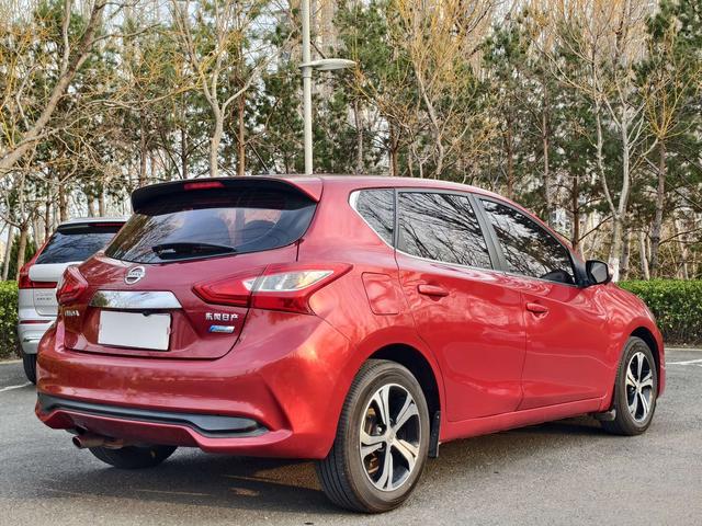 Nissan Tiida 2016 thumb 4