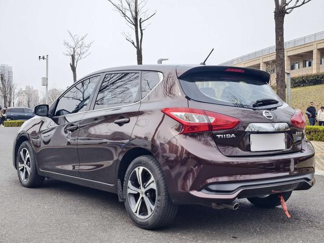 Nissan Tiida 2016 thumb 2