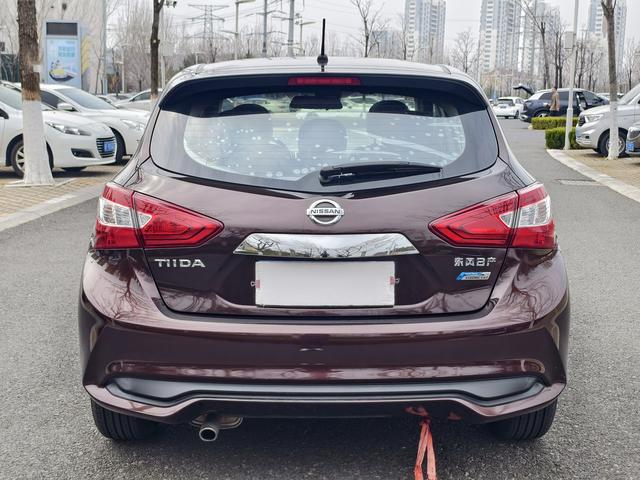 Nissan Tiida 2016 thumb 3