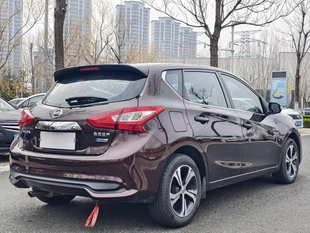 Nissan Tiida 2016 thumb 4