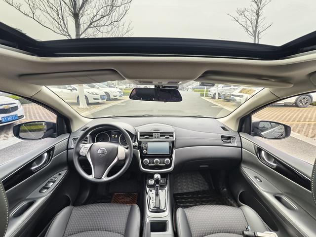 Nissan Tiida 2016 thumb 5