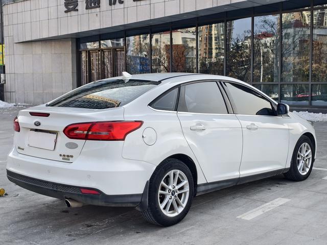 Ford Focus ST 2017 thumb 4