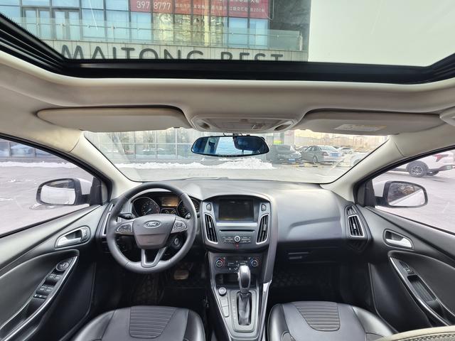 Ford Focus ST 2017 thumb 5