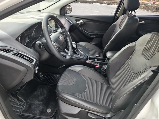 Ford Focus ST 2017 thumb 6