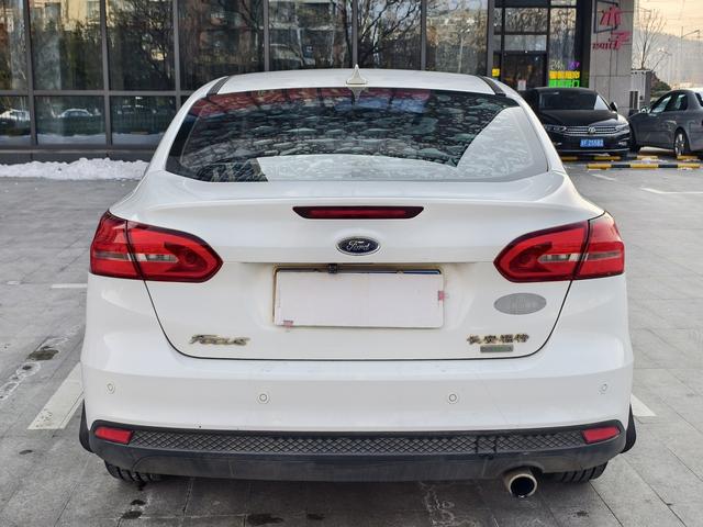 Ford Focus ST 2017 thumb 12