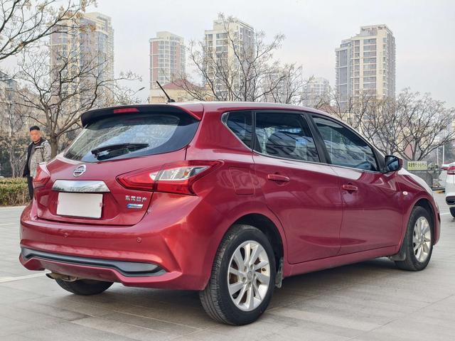 Nissan Tiida 2016 thumb 4