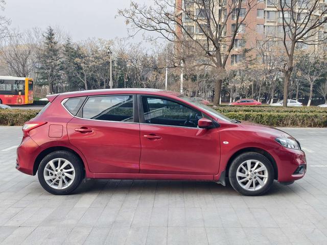 Nissan Tiida 2016 thumb 5