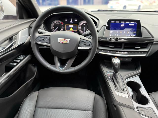 Cadillac CT4 2023 thumb 11