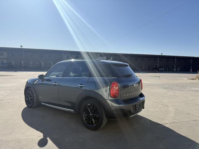 Mini Countryman 2016 thumb 10