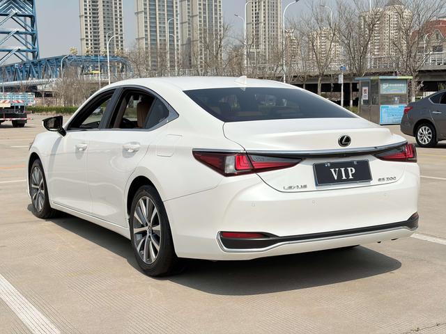 Lexus ES 2018 thumb 2
