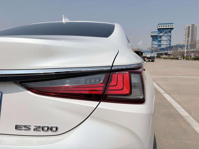 Lexus ES 2018 thumb 6