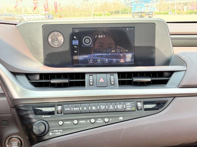 Lexus ES 2018 thumb 8