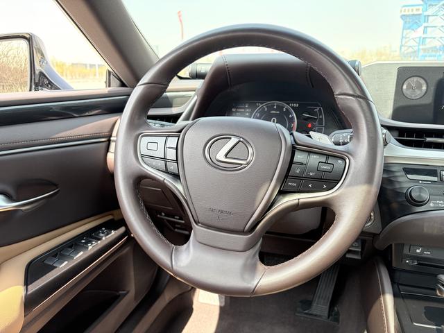 Lexus ES 2018 thumb 9