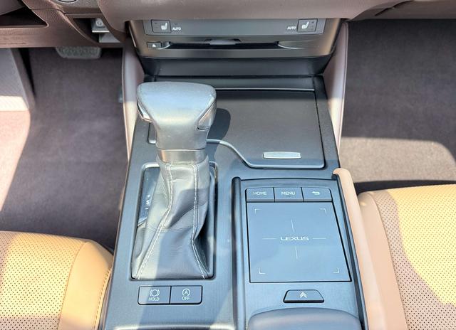 Lexus ES 2018 thumb 10