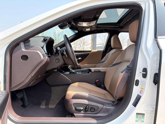 Lexus ES 2018 thumb 11