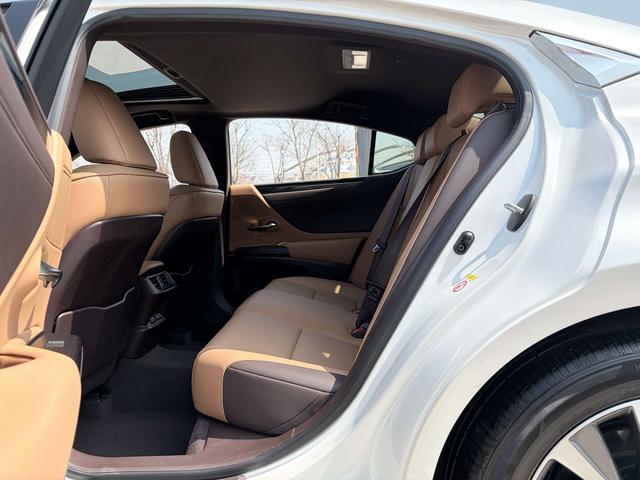 Lexus ES 2018 thumb 12