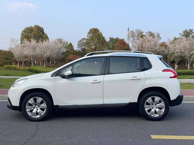Peugeot 2008 2014 thumb 2