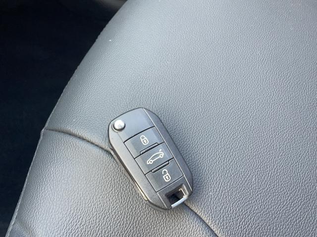 Peugeot 2008 2014 thumb 6