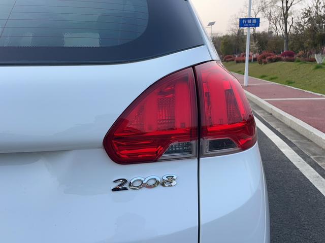 Peugeot 2008 2014 thumb 8