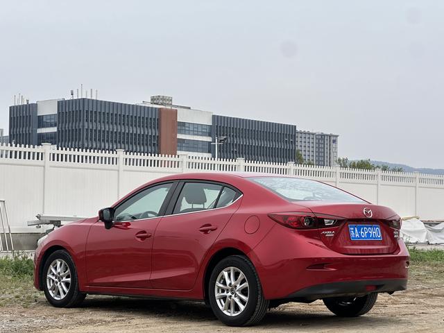 Mazda 3 2016 thumb 2