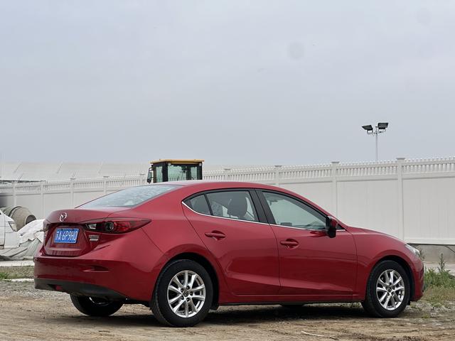 Mazda 3 2016 thumb 4